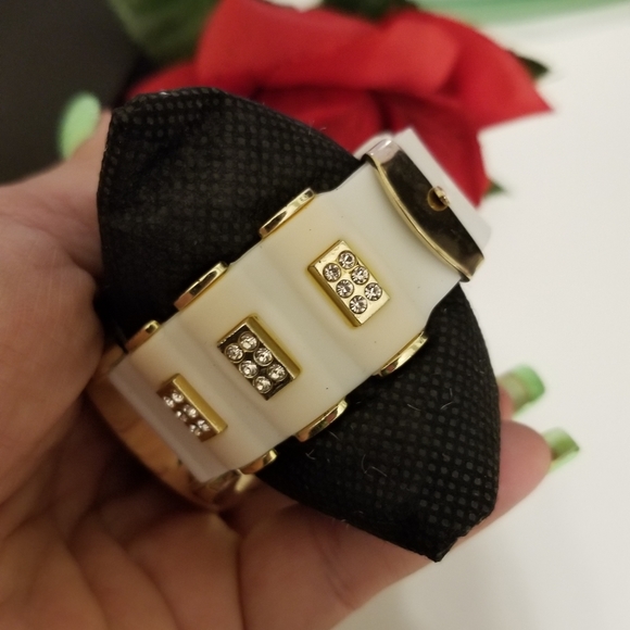 Luxury White Stainless Steel Bling Watch with Rhinestone NWT - Picture 4 of 9